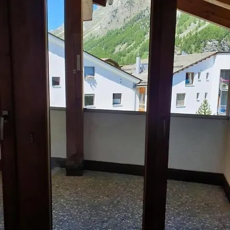 Heimelige Mit Blick Auf Berge *
